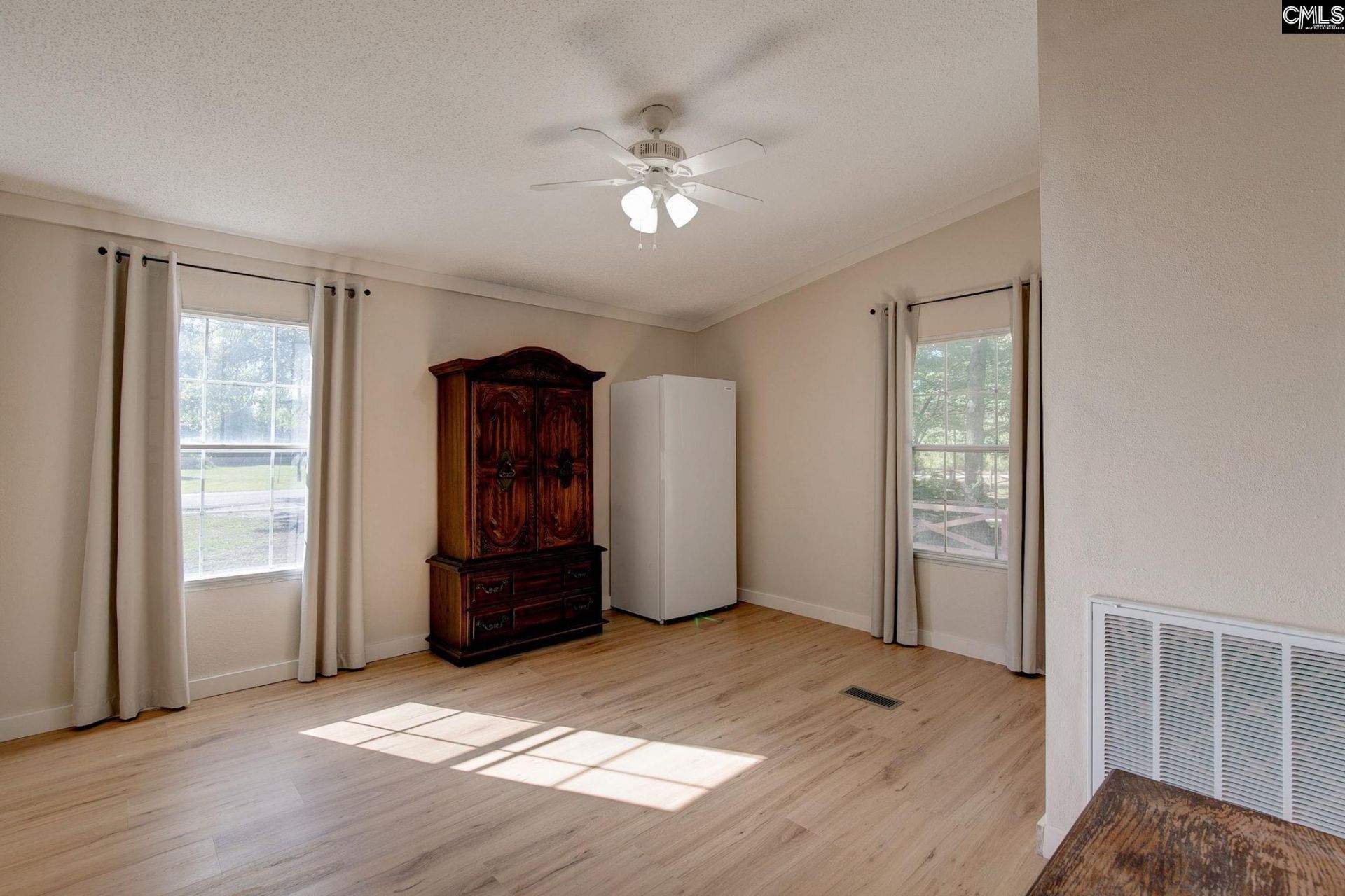 209 College Street W Photo 27