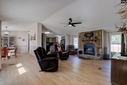 209 College Street W photo 4