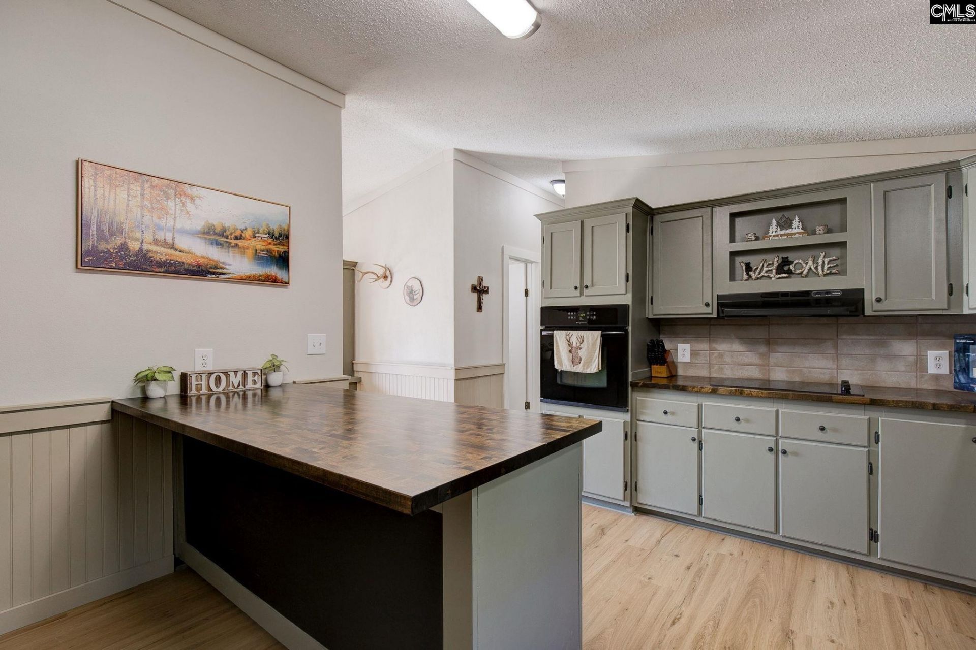 209 College Street W Photo 8