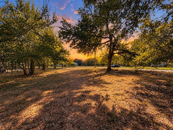 917 Proctor ST , Lockhart, TX 78644