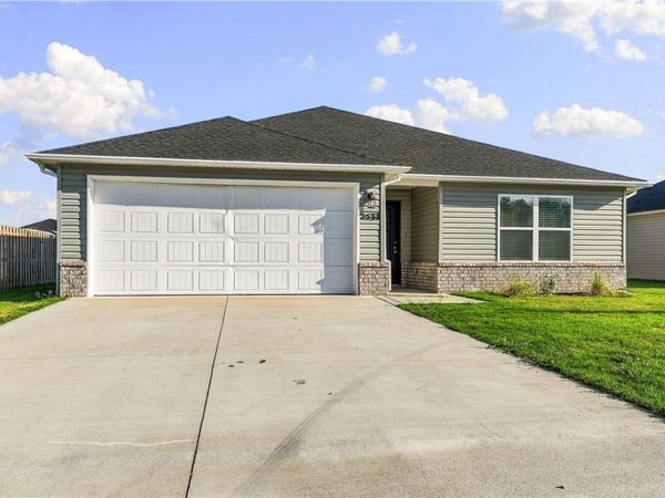 2533 E Foxbury Street , Siloam Springs, AR 72761