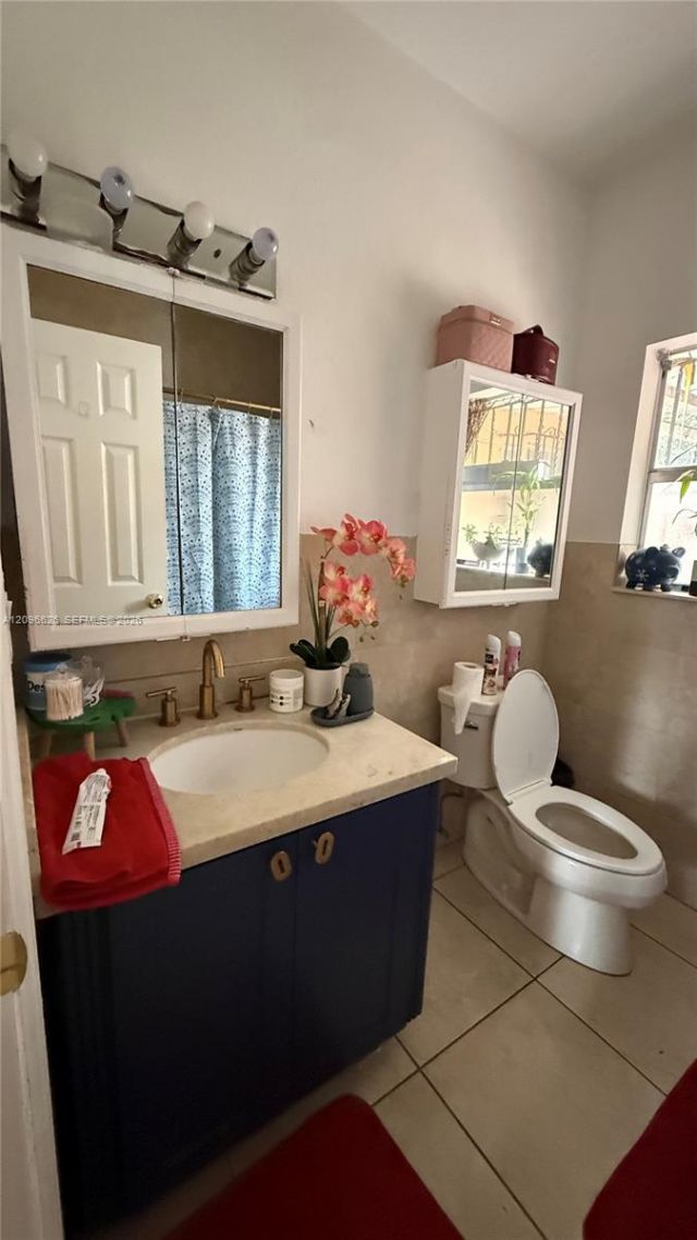 8 NW 33rd Ave, Miami, FL 33125 Photo