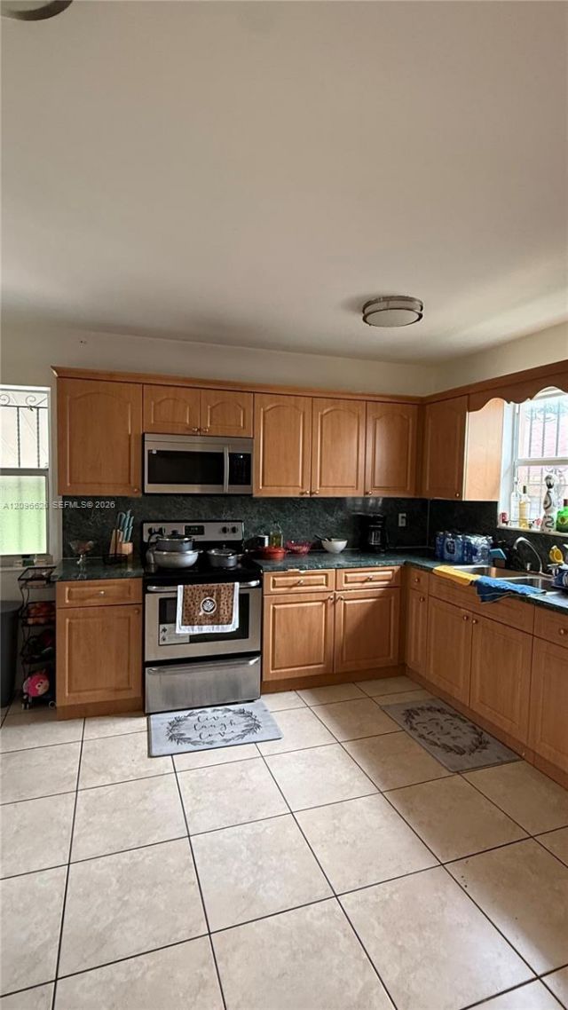 8 NW 33rd Ave, Miami, FL 33125 Photo