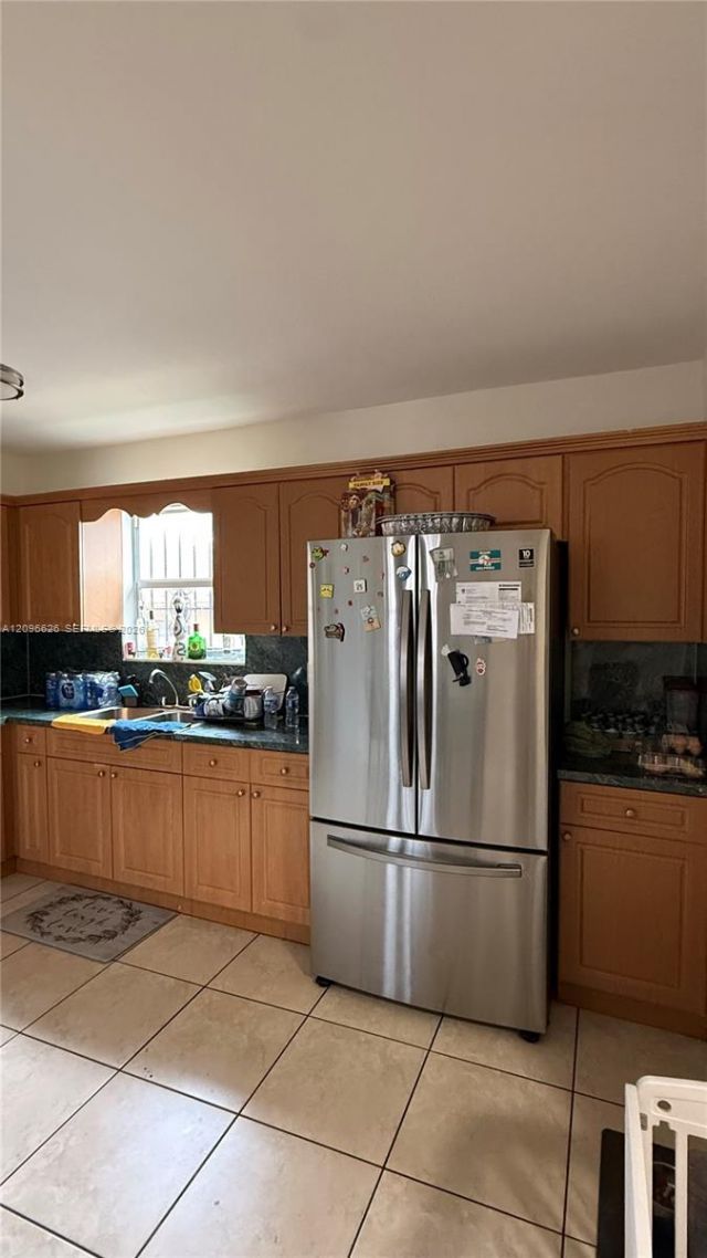 8 NW 33rd Ave, Miami, FL 33125 Photo