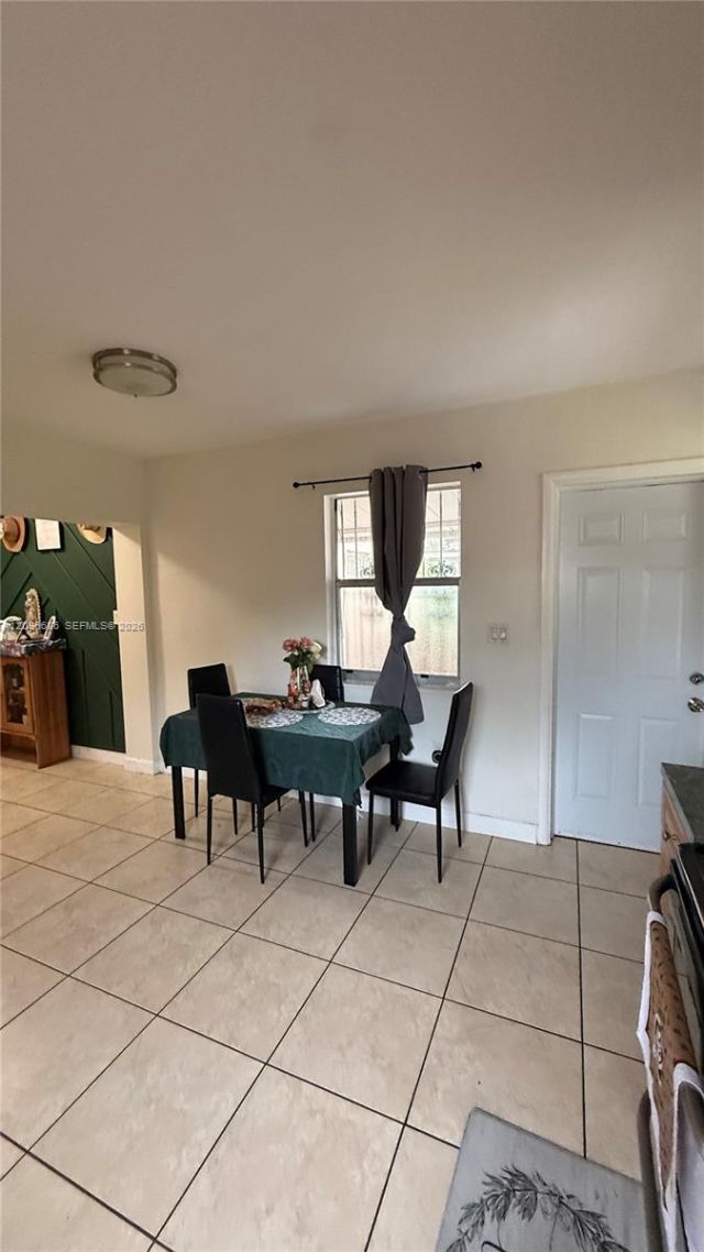 8 NW 33rd Ave, Miami, FL 33125 Photo