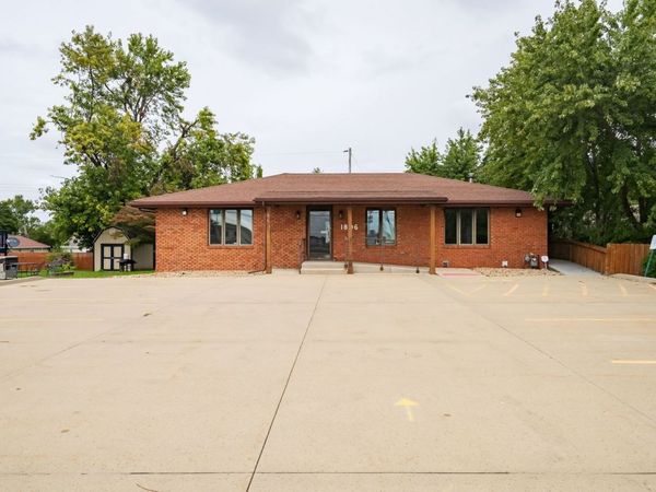 1806 E Empire Street , Bloomington, IL 61704