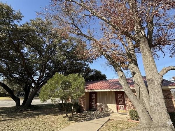 100 E Truett Street , Winters, TX 79567