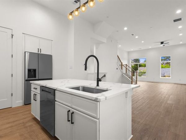 2203 Hondo Avenue, Unit 305, Dallas, TX 75219