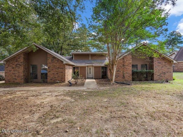 4800 Brookwood Place, Jackson, MS 39272