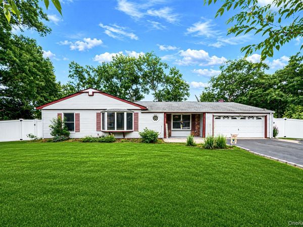10 Saddle Hill Road , Coram, NY 11727