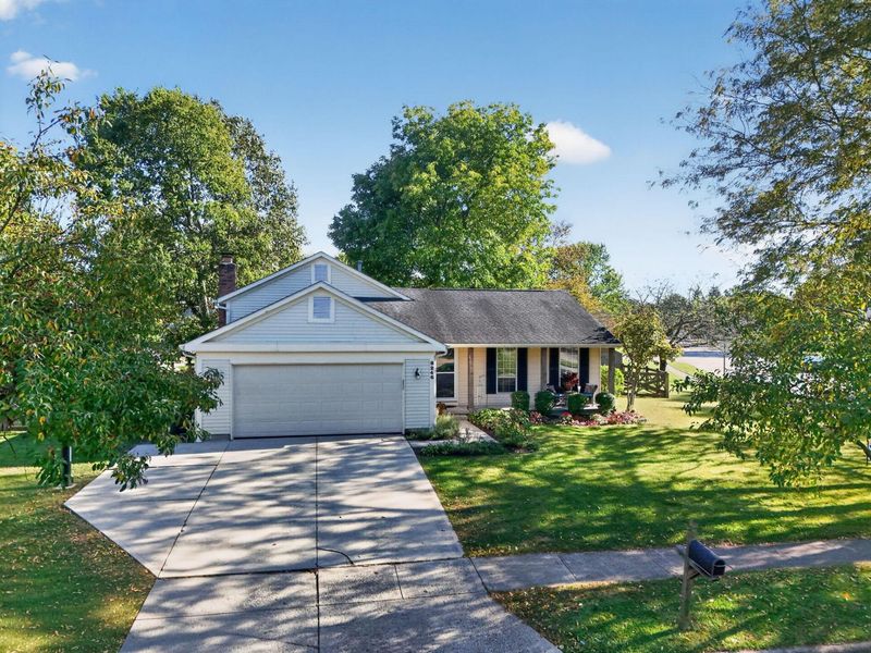8246 Waco Lane, Powell, OH 43065 Photo 2