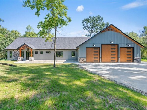 62357 Hunters Pointe Drive, Sturgis, MI 49091