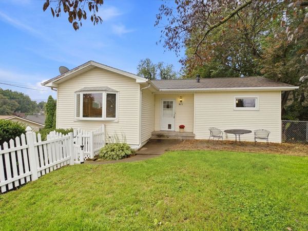 917 W Central Park Avenue , Davenport, IA 52804