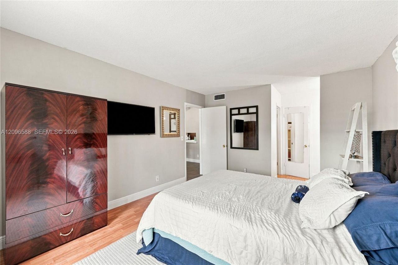 2800 NW 47th Ter, Unit 206B, Lauderdale Lakes, FL 33313 Photo