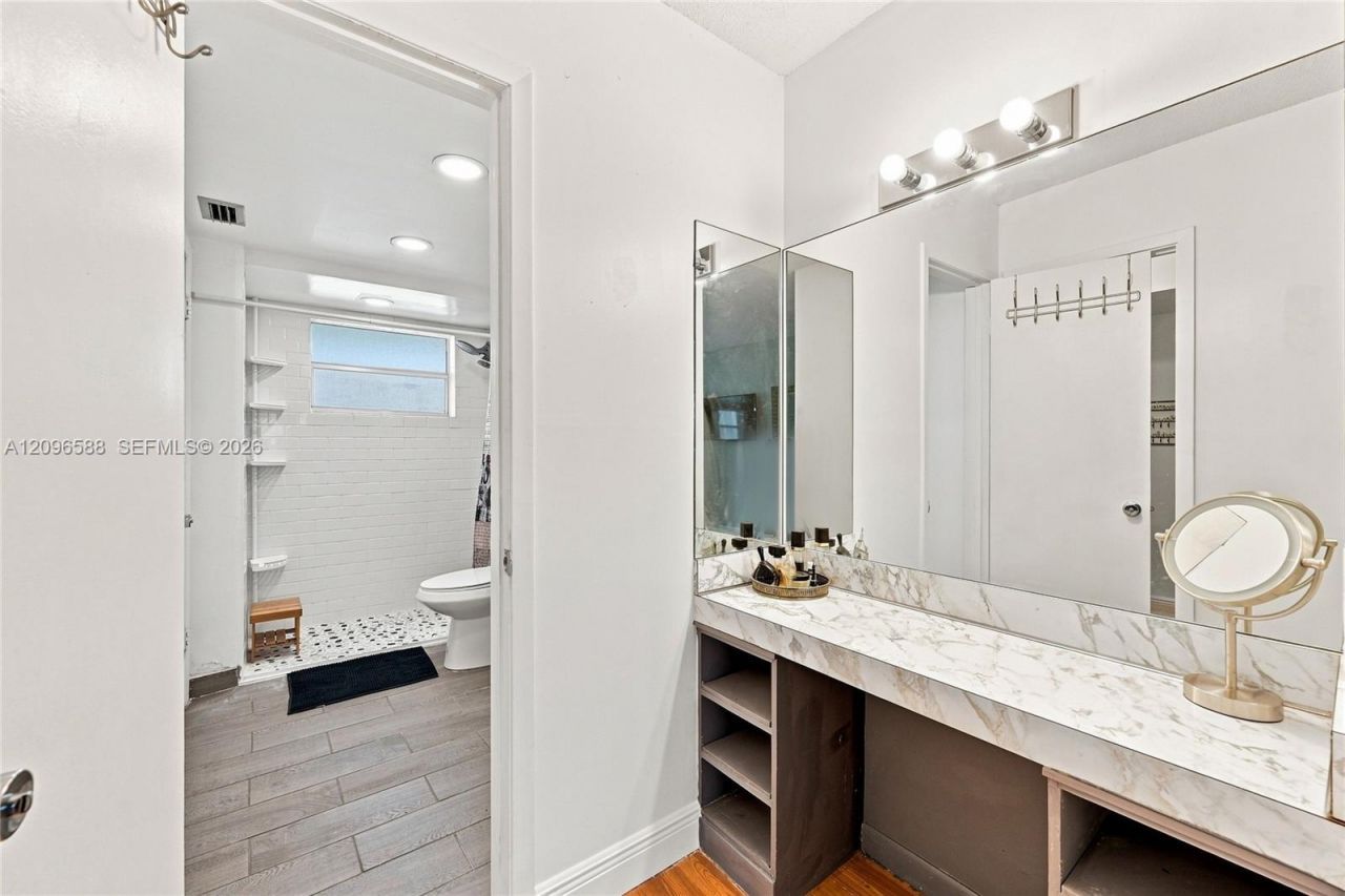 2800 NW 47th Ter, Unit 206B, Lauderdale Lakes, FL 33313 Photo