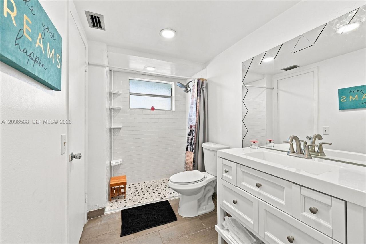 2800 NW 47th Ter, Unit 206B, Lauderdale Lakes, FL 33313 Photo
