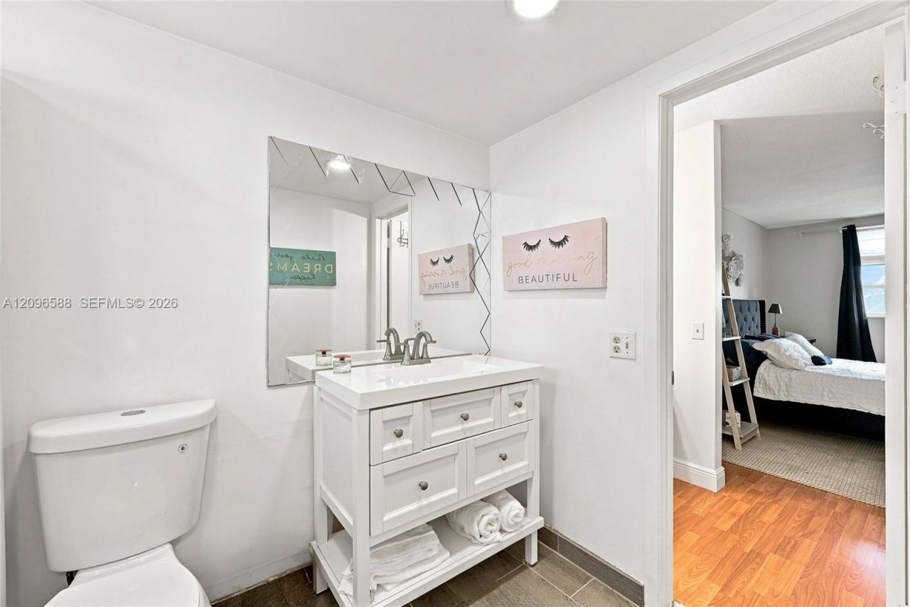 2800 NW 47th Ter, Unit 206B, Lauderdale Lakes, FL 33313 Photo