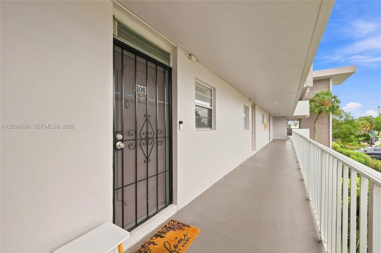 2800 NW 47th Ter, Unit 206B, Lauderdale Lakes, FL 33313 Photo