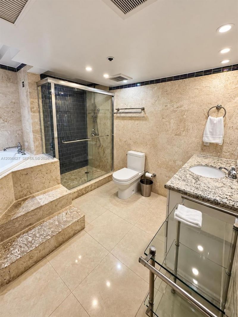 5225 Collins Ave , Unit 614, Miami Beach, FL 33140 Photo