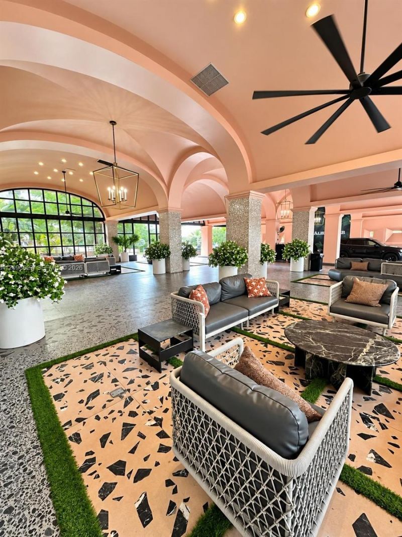 5225 Collins Ave , Unit 614, Miami Beach, FL 33140 Photo