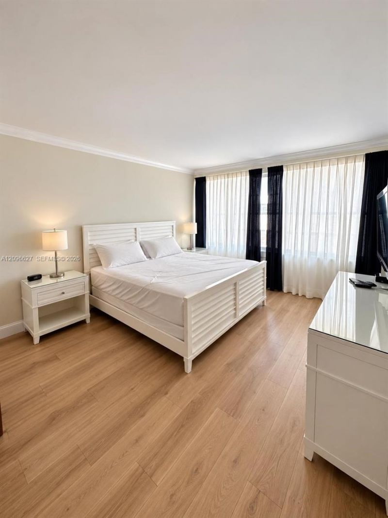 5225 Collins Ave , Unit 614, Miami Beach, FL 33140 Photo