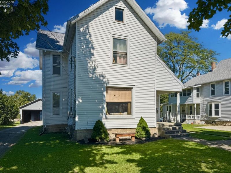 206 Kilbourne Street, Bellevue, OH 44811 Photo 1