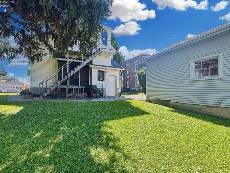 206 Kilbourne Street, Bellevue, OH 44811 Photo 4
