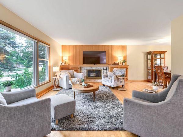 747 Grandview Avenue W, Roseville, MN 55113