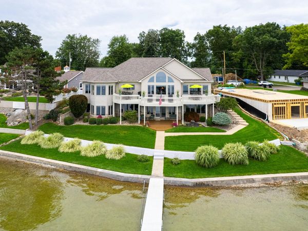 695 Pearl Beach Drive S, Coldwater, MI 49036
