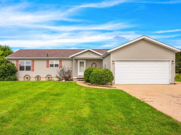 108 W Ririe Place , Flanagan, IL 61740