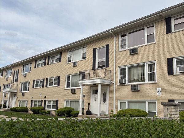 4932 N Leonard Drive , Unit 2A, Norridge, IL 60706