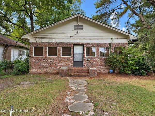 1834 N 3rd Avenue, Laurel, MS 39440