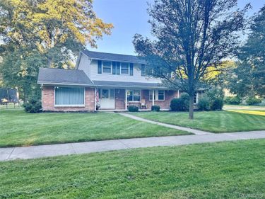8475 Burning Bush Road, Grosse Ile Township, Mi 48138
