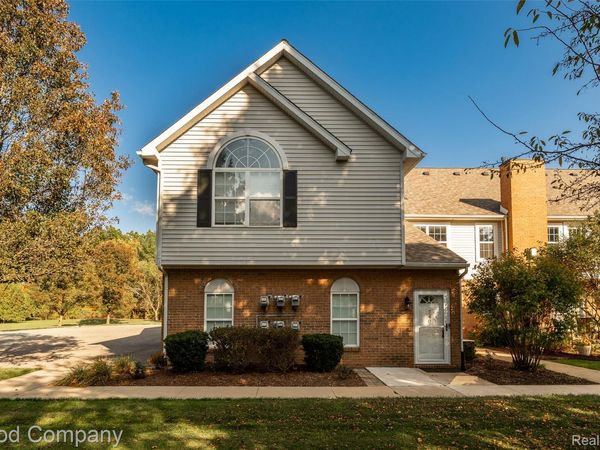740 Olde English Circle, Howell, Mi 48855