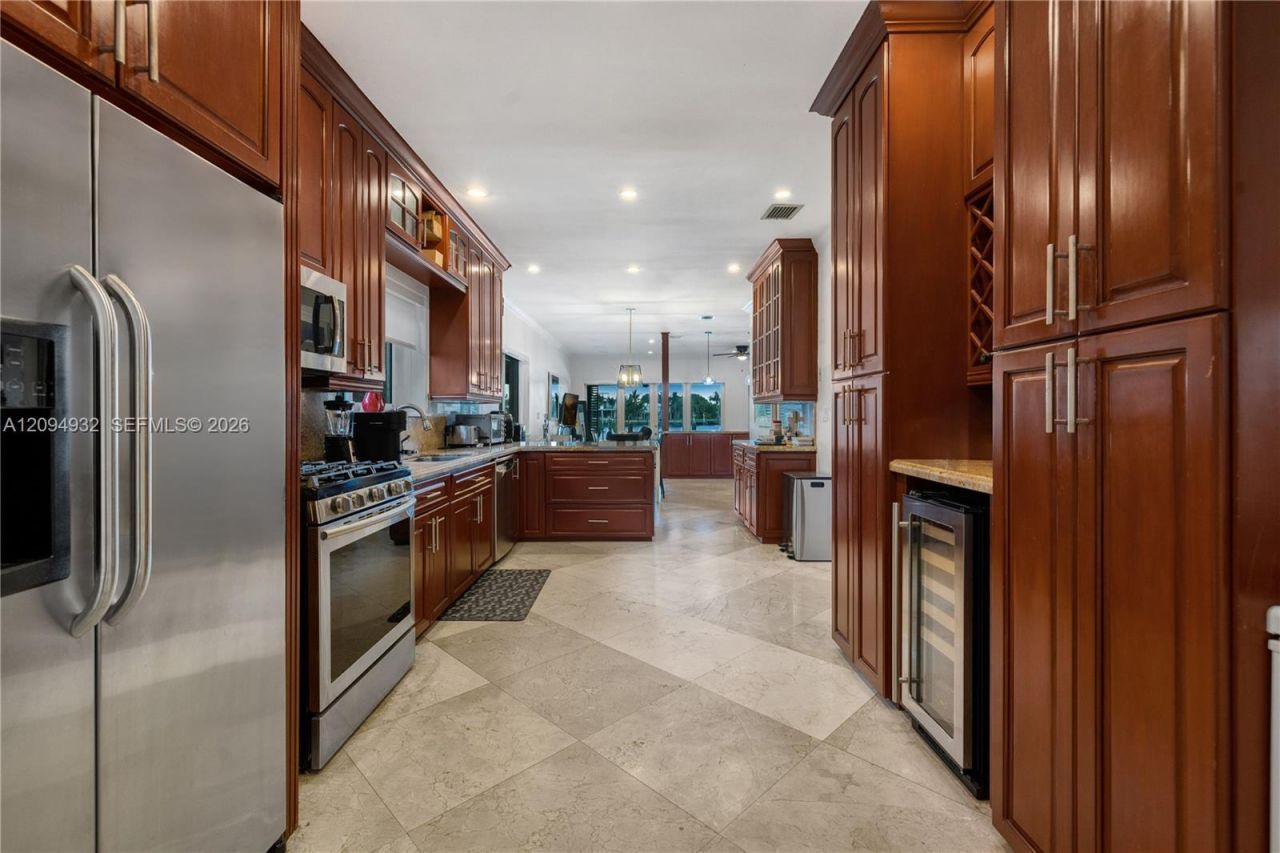 435 N Shore Dr , Miami Beach, FL 33141 Photo