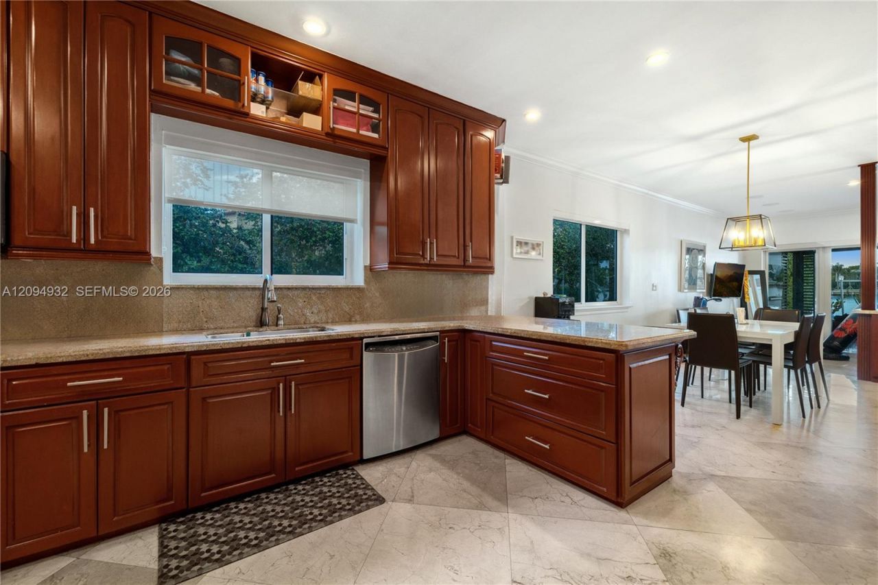 435 N Shore Dr , Miami Beach, FL 33141 Photo