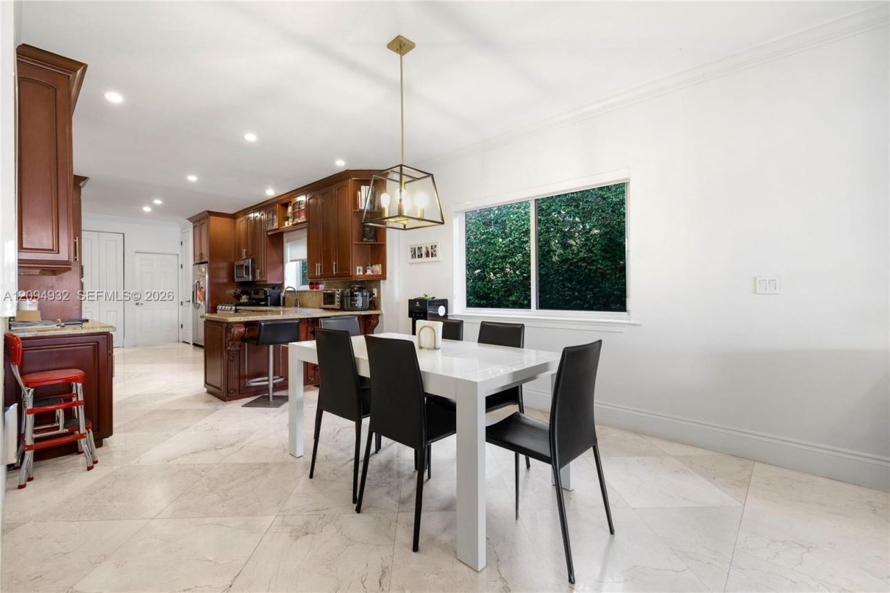 435 N Shore Dr , Miami Beach, FL 33141 Photo