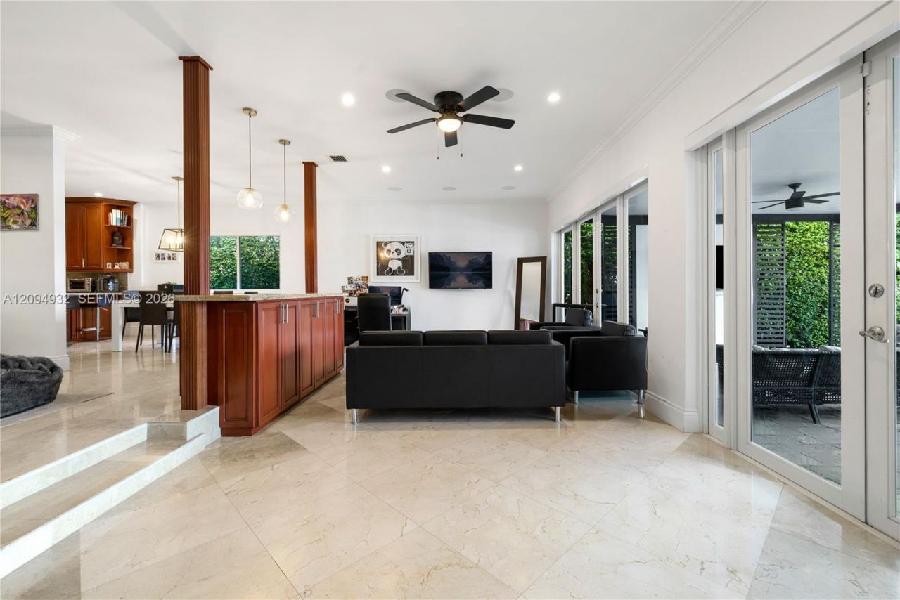 435 N Shore Dr , Miami Beach, FL 33141 Photo