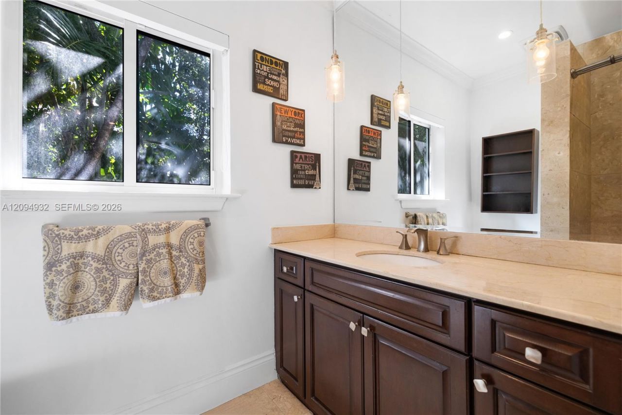 435 N Shore Dr , Miami Beach, FL 33141 Photo