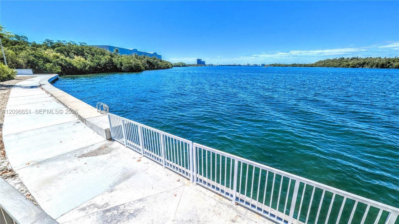 300 Bayview Dr, Unit 206, Sunny Isles Beach, FL 33160 Photo