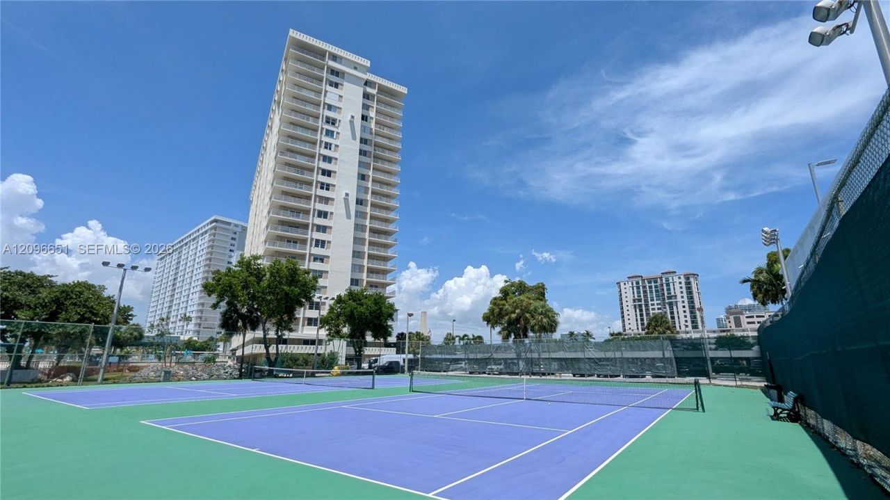 300 Bayview Dr, Unit 206, Sunny Isles Beach, FL 33160 Photo