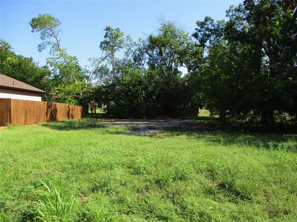 809 E 7th Street , Bonham, TX 75418