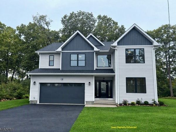 8 Chamberlain Ln, Mount Olive, NJ 07828