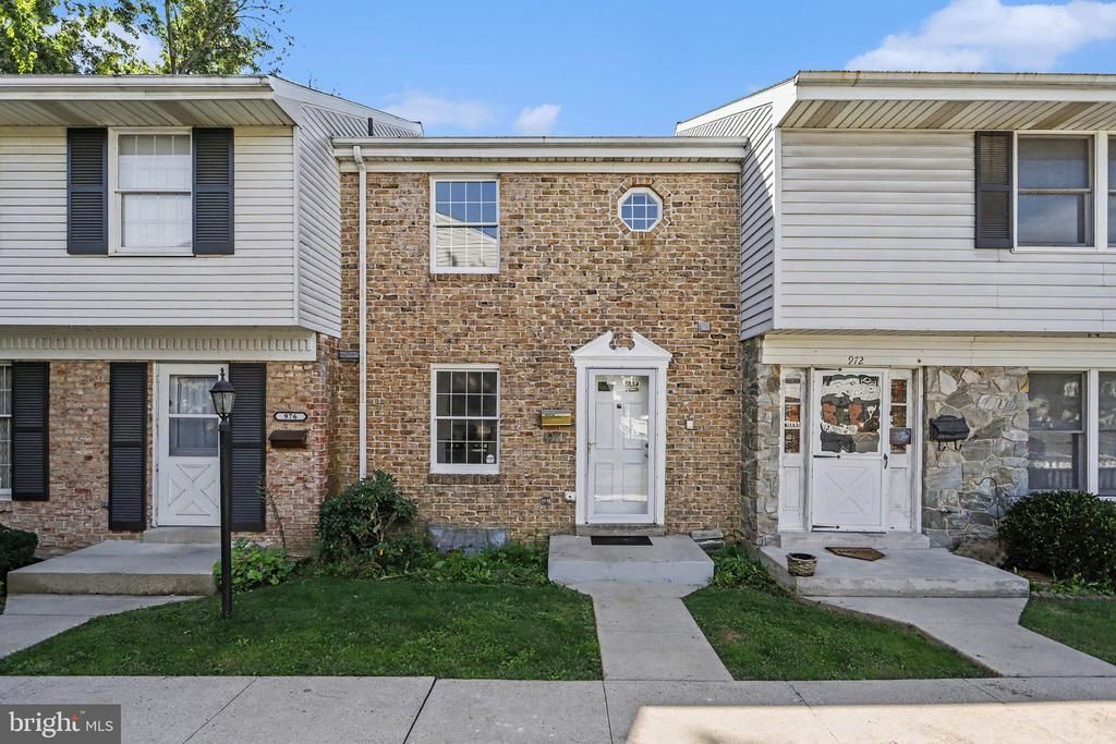 974 E MAPLE STREET , PALMYRA, PA 17078