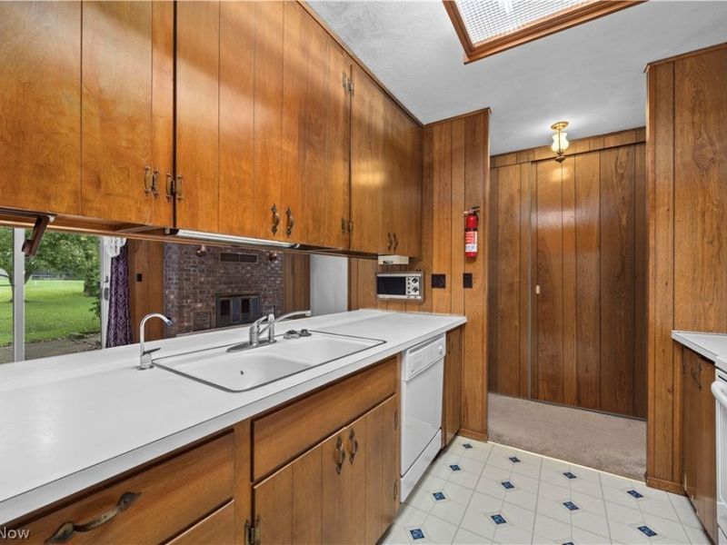 5638 Mills Creek Lane, North Ridgeville, OH 44039 Photo 13