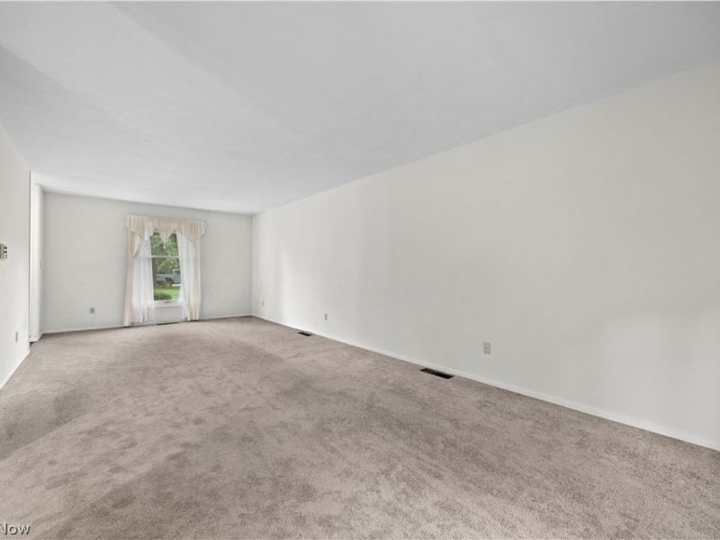 5638 Mills Creek Lane, North Ridgeville, OH 44039 Photo 4