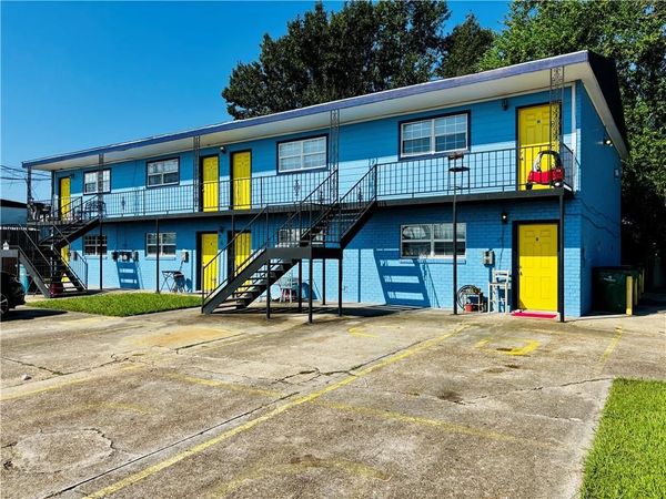 864 CARMADELLE Street , Marrero, LA 70072