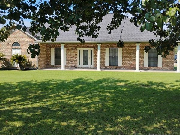 25595 Ashland Bend Drive, Denham Springs, LA 70726