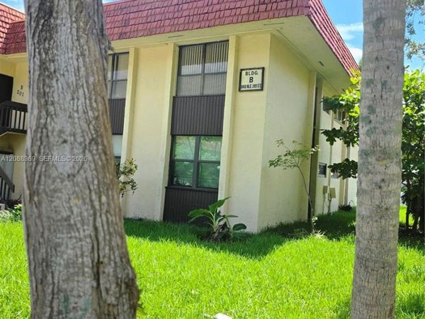 840 NE 199th St, Unit 208B, Miami, FL 33179