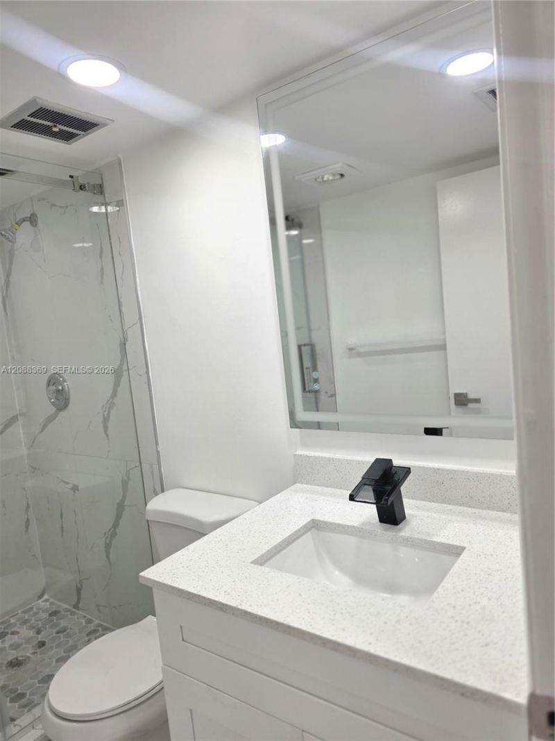 840 NE 199th St, Unit 208B, Miami, FL 33179 Photo